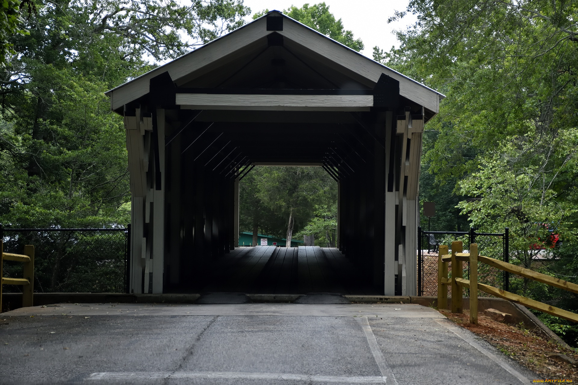 historic wooden covered bridge at rural georgia, usa, ������, - �����, historic, wooden, covered, bridge, at, rural, georgia